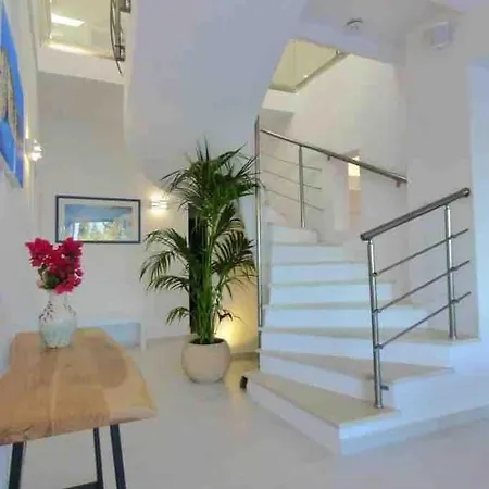 Magnificent Private Overlooking The Sea *